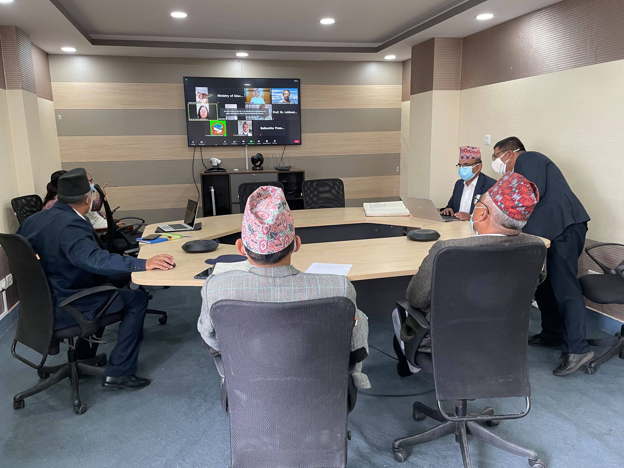 चुच्चे नक्सा नभएका पाठ्यपुस्तक जफत गरी बेच्नेलाई कारबाही गर्न निर्देशन